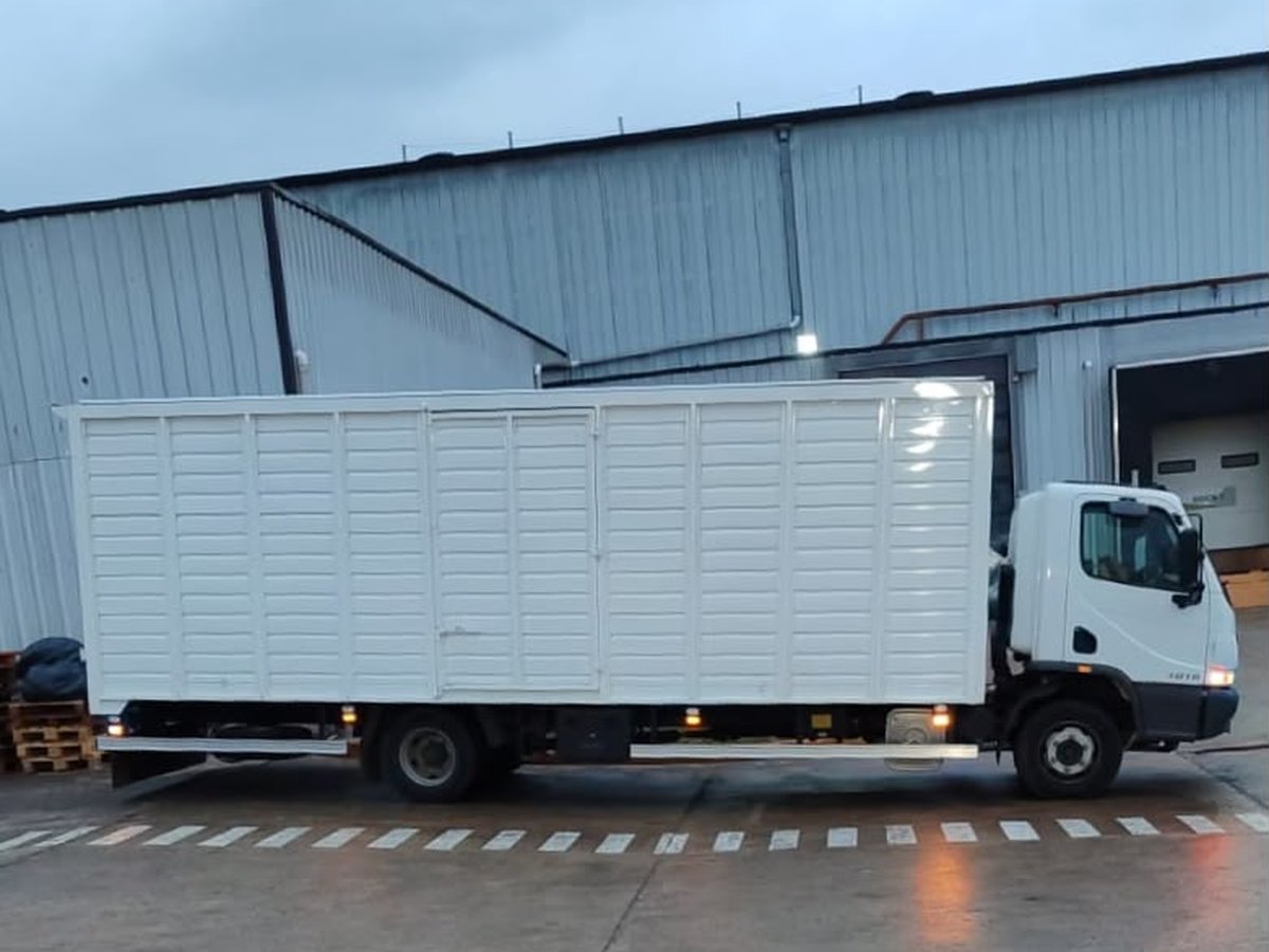 Camión Mercedes-Benz Accelo de Lodinor, 14 pallets